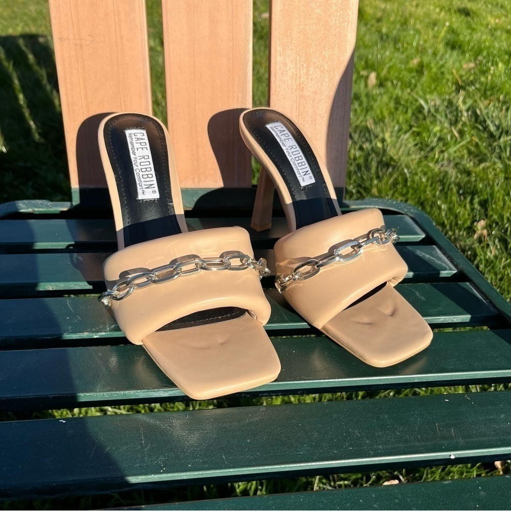 Cape Robbin ruthie square toe heels‎